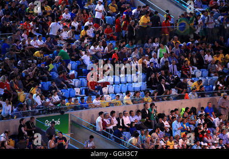 Sièges vides peuvent être vus au cours de l'Jeux olympiques de Rio 2016 Cérémonie d Ouverture au Maracana, Rio de Janeiro, Brésil. Banque D'Images