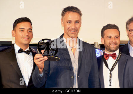 Pompéi, Italie. Le 05 août, 2016. L'acteur italien Raoul Bova a reçu le Prix du cinéma italien au cours d'une cérémonie qui a eu lieu au centre d'achat 'La Cartiera' à Pompéi (Naples). Au printemps 2016 Raoul est la star et le producteur de la série TV 'Friendly Fire TF45 - Héros de l'amour', qui est rejoint par Megan Montaner, Romina Mondello Andrea Sartoretti. Il sera l'étoile de la cinquième à la télé 'Ultimo'. © Maria Consiglia Izzo/Pacific Press/Alamy Live News Banque D'Images