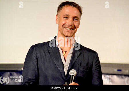 Pompéi, Italie. Le 05 août, 2016. L'acteur italien Raoul Bova a reçu le Prix du cinéma italien au cours d'une cérémonie qui a eu lieu au centre d'achat 'La Cartiera' à Pompéi (Naples). Au printemps 2016 Raoul est la star et le producteur de la série TV 'Friendly Fire TF45 - Héros de l'amour', qui est rejoint par Megan Montaner, Romina Mondello Andrea Sartoretti. Il sera l'étoile de la cinquième à la télé 'Ultimo'. © Maria Consiglia Izzo/Pacific Press/Alamy Live News Banque D'Images