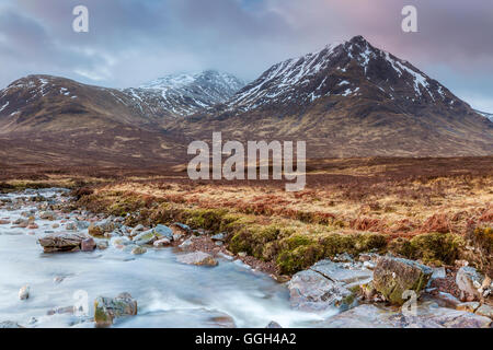 Sron na Creise & Stob a' Ghlais Coupall à Dromore West et River Glen Etive, Highlands, Ecosse, Royaume-Uni, Europe. Banque D'Images