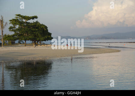 Kanawa Island beach, Indonésie. Kanawa Island se trouve dans le Parc National de Komodo à Flores, en Indonésie. Une magnifique petite Kanawa Banque D'Images