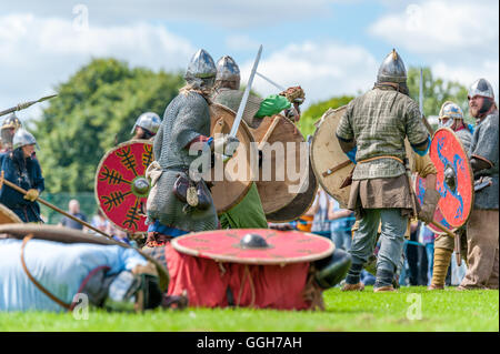 Bataille d'Wodensfield Re-enactment 5 août 910 A.D. La bataille de Tettenhall (parfois appelée la bataille de Wednesfield ) Banque D'Images