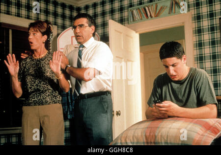 AMERICAN PIE American Pie / USA 1998 / Chris Weitz Mme Levinstein (MOLLY JOUE), le père de Jim (Eugene LEVY), Jim (Jason Biggs) Régie : Chris Weitz aka. American Pie Banque D'Images