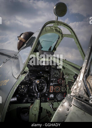 Supermarine Spitfire MK IX Cockpit, Goodwood Revival 2014, course Sport, voiture de collection, Goodwood, Chichester, Sussex, Angleterre, Gre Banque D'Images