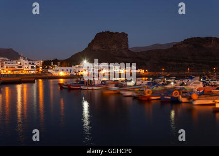 Port de pêche de Puerto de las Nieves, dans la nuit, près de Agaete, côte ouest, Gran Canaria, Îles Canaries, Espagne, Europe Banque D'Images