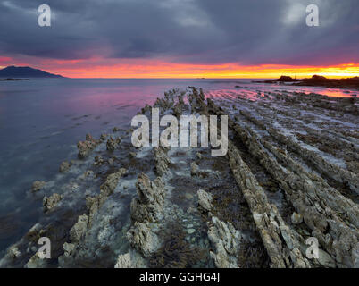 Des formations rocheuses, les montagnes de la péninsule de Kaikoura, Manakau, Canterbury, île du Sud, Nouvelle-Zélande Banque D'Images