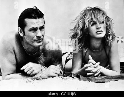 KILLER stellen sich nicht vor / Trois hommes un abandonner FRA 1980 / Jaques Deray Der Zocker Gerfaut (Alain Delon) gerät auf die von Todesliste Konzernbesitzers... Voir mit Bea (DALILA DI LAZZARRO). Regie : Jacques Deray aka. Trois hommes A Abandonner Banque D'Images