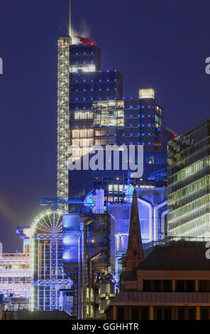 Les immeubles de bureaux de grande hauteur (Heron Tower et la Lloyds de Londres) dans la ville, Londres, Angleterre, Royaume-Uni Banque D'Images