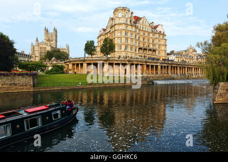 L'Abbaye, la construction d'un empire et la grande parade le long de la rivière Avon, Bath, Somerset, Angleterre, Grande-Bretagne Banque D'Images