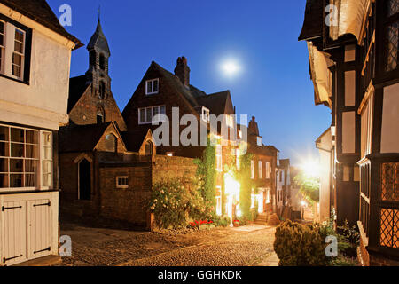 Mermaid Street dans la soirée, Rye, East Sussex, Angleterre, Grande-Bretagne Banque D'Images