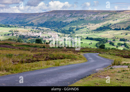 Regardant vers le bas sur les maures à Reeth, Swaledale, Yorkshire du Nord. Banque D'Images