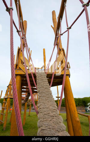 Bois de style Tolkien play zone partie de la rénovation Kings Gardens, dans un parc, Southport, Merseyside, Royaume-Uni Banque D'Images