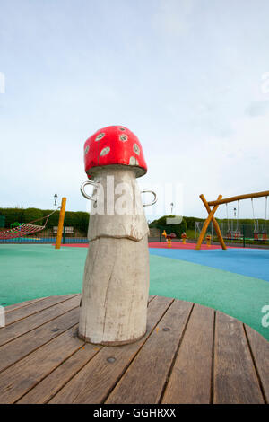 Bois de style Tolkien play zone partie de la rénovation Kings Gardens, dans un parc, Southport, Merseyside, Royaume-Uni Banque D'Images