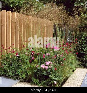 Chelsea Flower Show 2004- Une partie de "l'hortus conclusus" jardin conçu par Christopher pour Bradley-Hole Son Altesse Cheikh Zayed B Banque D'Images