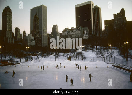 Wollman Rink Central Park patinage sur glace New York neige hiver 1979 mauvais temps Manhattan années 1970 États-Unis HOMER SYKES Banque D'Images