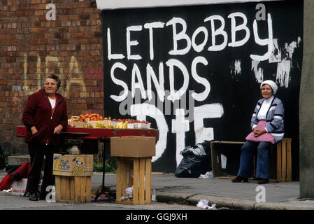 Conflit en Irlande du Nord Belfast Troubles fresque peinture murale protestante scène de rue des années 1980 UK HOMER SYKES Banque D'Images