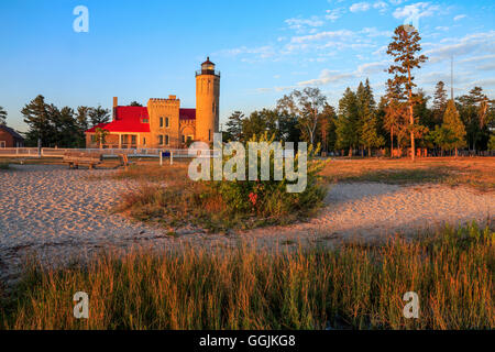 Le vieux phare de Mackinaw au détroit de Mackinaw, Michigan, USA la péninsule inférieure Banque D'Images