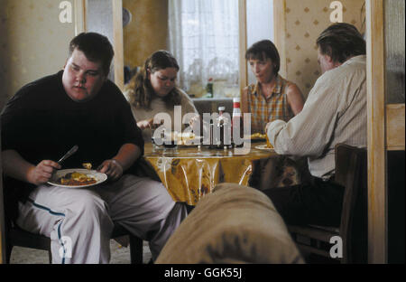 Tout ou rien tout ou rien / GO 2003 / Mike Leigh Rory (JAMES CORDEN), Rachel (ALISON GARLAND), Penny (LESLEY MANVILLE), Phil (TIMOTHY SPALL) Régie : Mike Leigh aka. Tout ou rien Banque D'Images