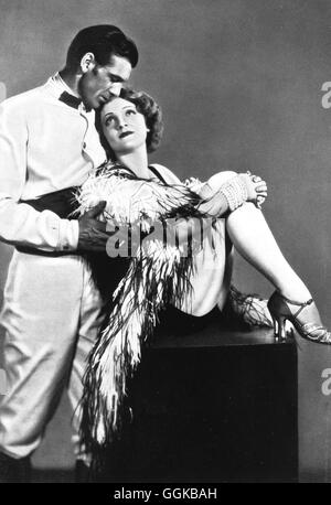 Maroc / Maroc USA 1930 / Josef von Sternberg GARY COOPER (Legionär Tom Brown), Marlene Dietrich (Mademoiselle Amy Jolly) Régie : Josef von Sternberg aka. Maroc Banque D'Images