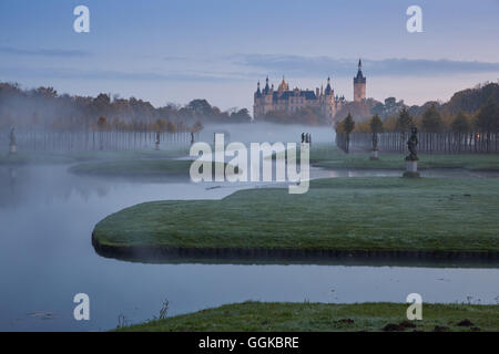 Jardins du Château et château de Schwerin, Mecklenburg Vorpommern, Allemagne Banque D'Images