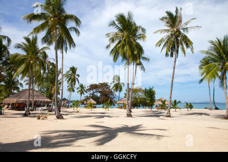 Tropical Beach sur l'île de cauris à Honda Bay près de Puerto Princesa, l'île de Palawan, Philippines, Asie Banque D'Images