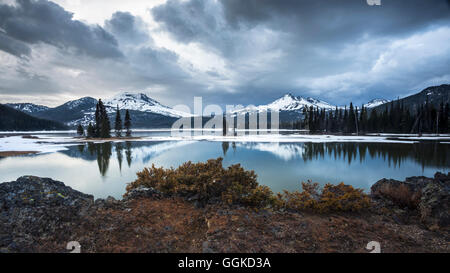 La Forêt nationale de Deschutes, Sœur Du Mont, le Mont Broken haut, trois Sœurs Wilderness, Cascade Lakes National Scenic Byway, Banque D'Images