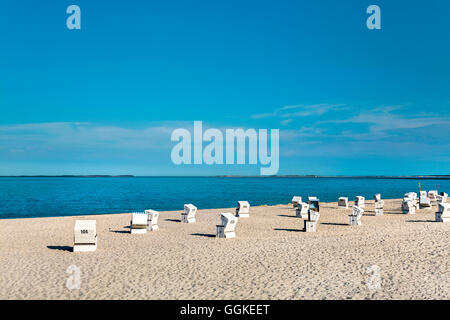 Chaises de plage sur la plage, l'île de Sylt, Hoernum, au nord de l'archipel Frison, Schleswig-Holstein, Allemagne Banque D'Images