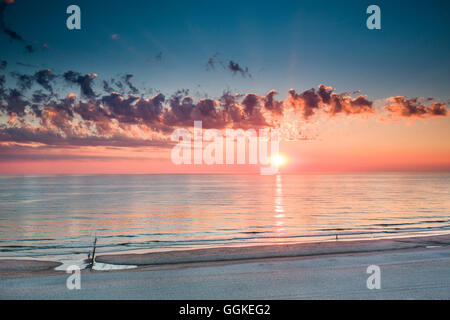 Coucher de soleil sur la mer, Wenningstedt, l'île de Sylt, au nord de l'archipel Frison, Schleswig-Holstein, Allemagne Banque D'Images