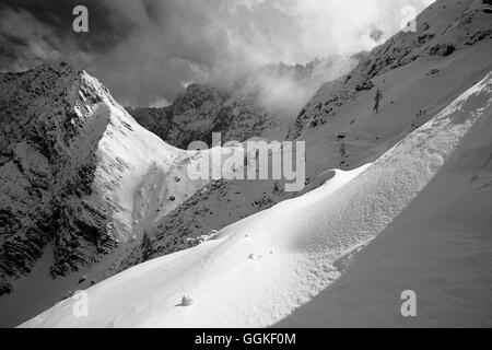 Vue de l'ouest à Lamsenjoch Lamsenjoch hut (1953 m), Karwendel, Tyrol, Autriche Banque D'Images