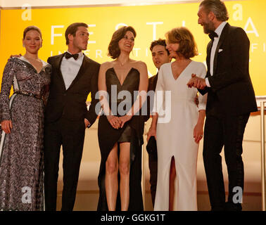 Lea Seydoux, Gaspard Ulliel, Marion Cotillard, Xavier Dolan, Nathalie Baye et Vincent Cassel Cannes 2016 Banque D'Images
