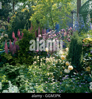 Jardin de plantes vivaces - (photos : Photos//Cramphorns Wyevale horticoles au Chelsea FS 1992 PGN Compulsor050030) Banque D'Images