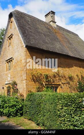 Record dans l'Oxfordshire, souvent décrit comme l'un des plus beaux villages en raison du nombre de chaumières Banque D'Images