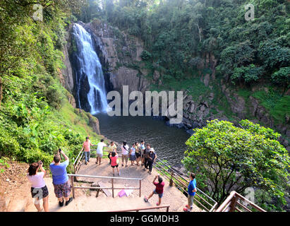 Cascade dans le parc national Khao Yai, centre de la Thaïlande, Thaïlande Banque D'Images