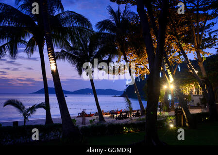 Coucher du soleil à Ao Phrao beach, l'île de Samet, Golf de Thaïlande, Thaïlande Banque D'Images