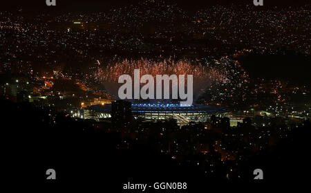 Rio de Janeiro, Brésil. 5 Août, 2016. Au cours de l'explosion d'artifice Stade Maracanã lors de la cérémonie d'ouverture des Jeux Olympiques de Rio 2016 à Rio de Janeiro, Brésil, 5 août 2016. ?Xinhua/Cao pouvez ?(xr) Banque D'Images