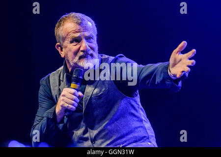 Belfast, Irlande du Nord. 05 août 2016 - Belfast comédien Jake O'Kane effectue lors de l'assemblée annuelle d'une soirée de comédie Phobail Feile. Crédit : Stephen Barnes/Alamy Live News Banque D'Images