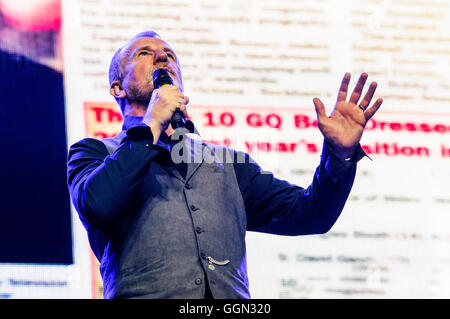 Belfast, Irlande du Nord. 05 août 2016 - Belfast comédien Jake O'Kane effectue lors de l'assemblée annuelle d'une soirée de comédie Phobail Feile. Crédit : Stephen Barnes/Alamy Live News Banque D'Images