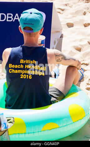Branksome Chine Plage, Poole, Dorset, UK. 6 août 2016. Équipes de tout le Royaume-Uni en concurrence dans le British Beach Handball à Branksome Chine Plage avec le temps chaud et ensoleillé Crédit : Carolyn Jenkins/Alamy Live News Banque D'Images
