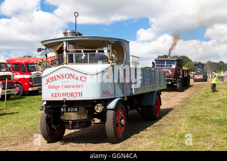 Brackenfield, Derbyshire, Royaume-Uni. 6 août 2016. Un camion à vapeur vintage à la 46e Rallye de la vapeur de Cromford, foules apprécié chaud soleil au rassemblement annuel qui a lieu pour la première fois à Cromford, Derbyshire en août 1970. Un événement populaire pour les amateurs de moteurs de traction à vapeur, vintage des camions, tracteurs et véhicules à moteur. Credit : Mark Richardson/Alamy Live News Banque D'Images