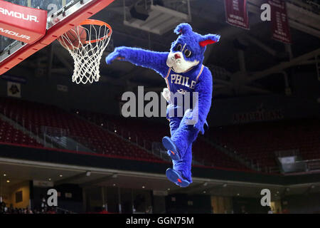 PHILADELPHIA, PA - 5 août : La mascotte photographié à l'Allen Iverson Celebrity match de basket-ball à l'Université Temple's Liacouras Center de Philadelphie, PA, le 5 août 2016 Crédit photo Star Shooter/MediaPunch Banque D'Images