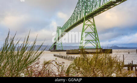 Pont Astoria-Megler, Columbia River, une poutre en acier treillis continu pont enjambant le fleuve Columbia, Astoria, Oregon Banque D'Images