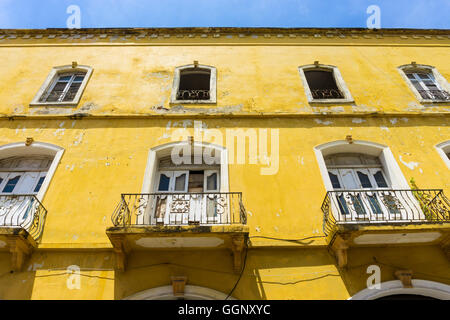 Hisoric bâtiment endommagé dans le centre historique de Carthagène, Colombie Banque D'Images
