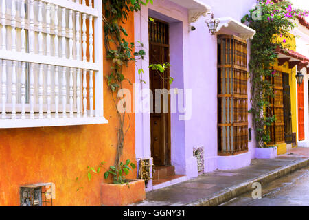 Les bâtiments coloniaux colorés à Carthagène, Colombie Banque D'Images