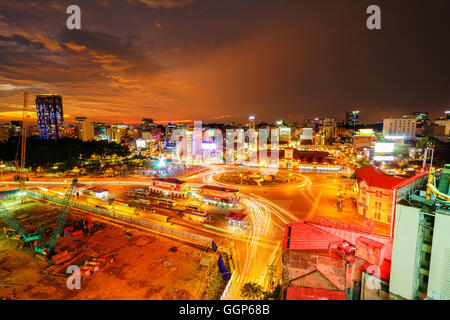 Impression, coloré, scène vibrante de l'Asie, le trafic, l'engorgement de la ville dynamique sur la piste, Saigon, Vietnam Banque D'Images