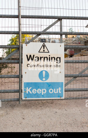 Garder hors de la construction d'avertissement site sign Banque D'Images
