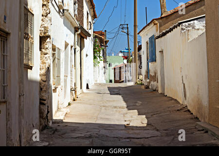 Maisons anciennes dans les étroites ruelles de Kusadasi Turquie Banque D'Images