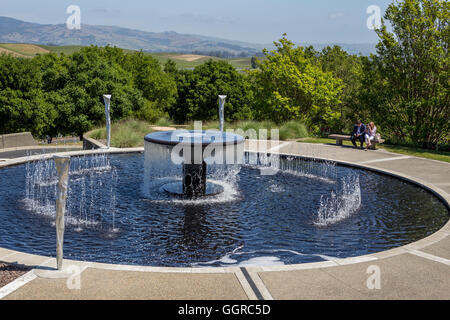 Fontaine à eau par Gordon Huether, Artesa Winery, région de Carneros, Napa Valley, California, United States Banque D'Images