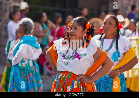 Jour de la révolution est célébré par un défilé le 20 novembre de chaque année - San Miguel de Allende, Mexique Banque D'Images