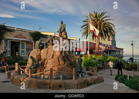 STEINBECK PLAZA avec statue sur Cannery Row - Monterey, Californie Banque D'Images