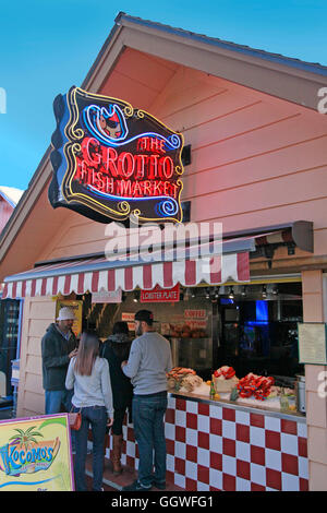 Le Marché aux Poissons de grotte sur FISHERMAN'S WHARF - Monterey, Californie Banque D'Images